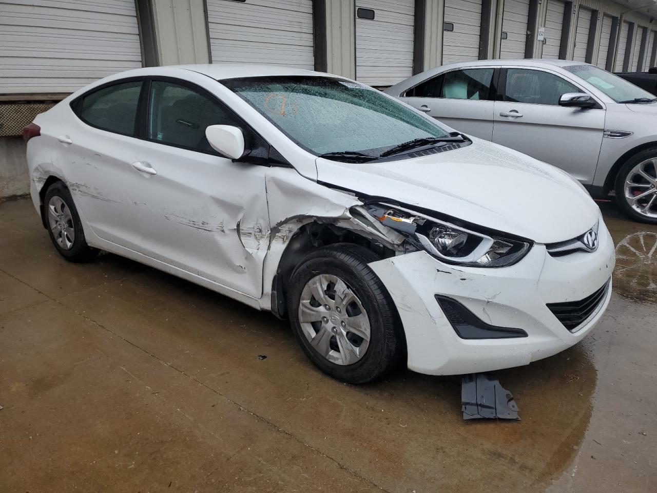 Photo 3 VIN: 5NPDH4AE2GH764795 - HYUNDAI ELANTRA 