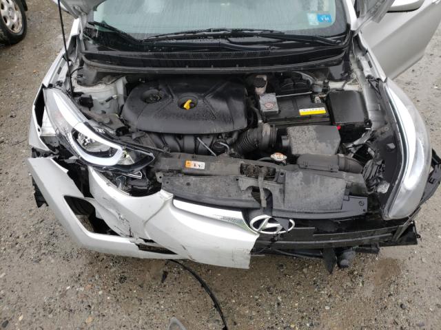 Photo 6 VIN: 5NPDH4AE2GH768894 - HYUNDAI ELANTRA SE 