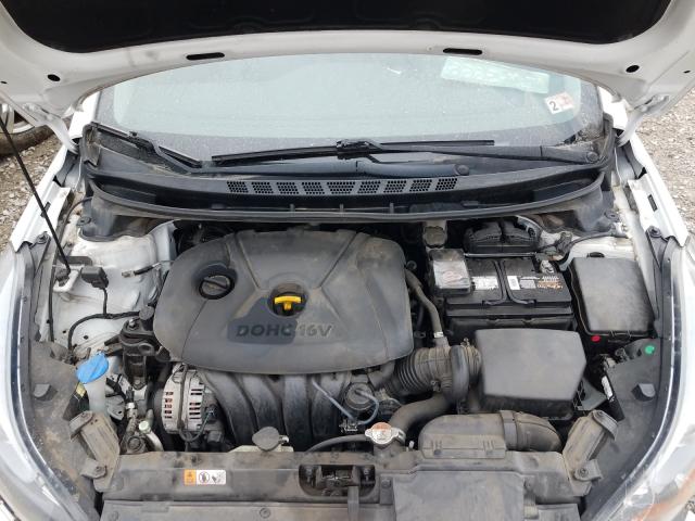 Photo 6 VIN: 5NPDH4AE2GH780723 - HYUNDAI ELANTRA SE 