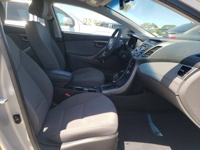 Photo 4 VIN: 5NPDH4AE2GH780821 - HYUNDAI ELANTRA SE 