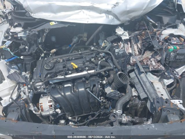 Photo 9 VIN: 5NPDH4AE2GH796775 - HYUNDAI ELANTRA 