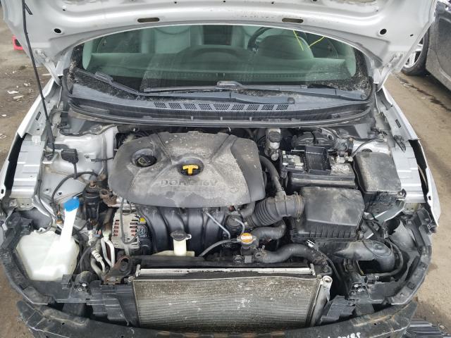 Photo 6 VIN: 5NPDH4AE3BH001161 - HYUNDAI ELANTRA GL 