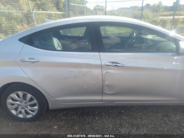 Photo 5 VIN: 5NPDH4AE3CH066982 - HYUNDAI ELANTRA 