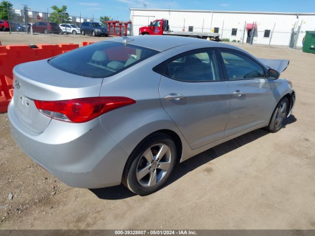 Photo 3 VIN: 5NPDH4AE3CH086858 - HYUNDAI ELANTRA 