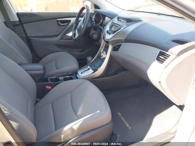 Photo 4 VIN: 5NPDH4AE3CH086858 - HYUNDAI ELANTRA 