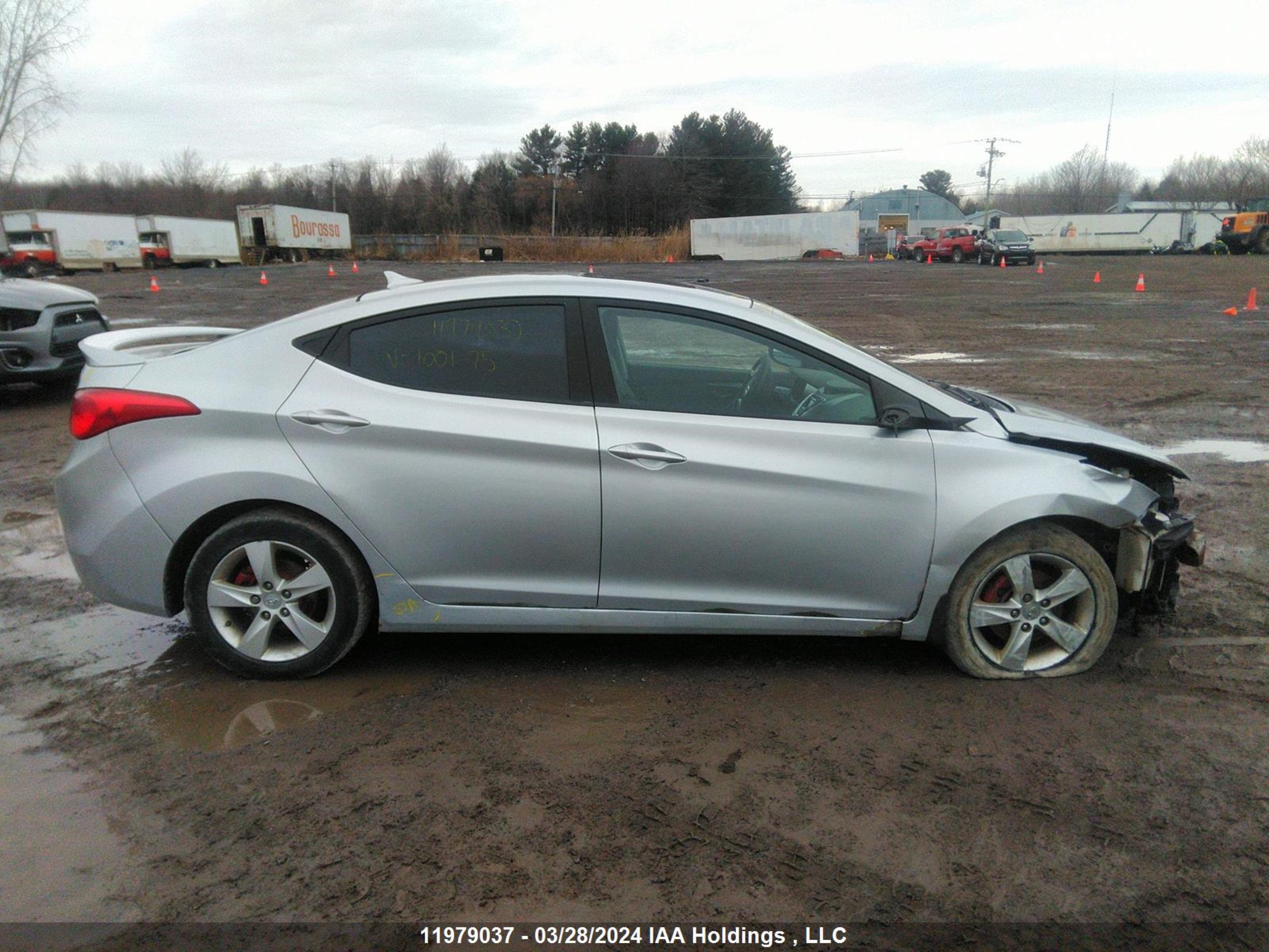 Photo 13 VIN: 5NPDH4AE3CH100175 - HYUNDAI ELANTRA 