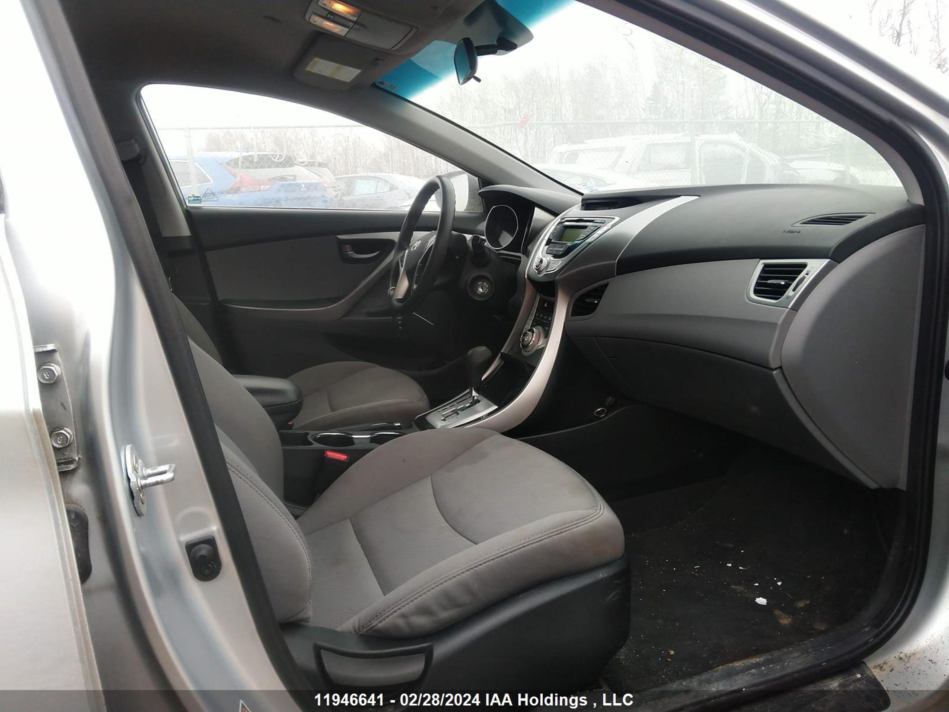 Photo 4 VIN: 5NPDH4AE3CH108132 - HYUNDAI ELANTRA 