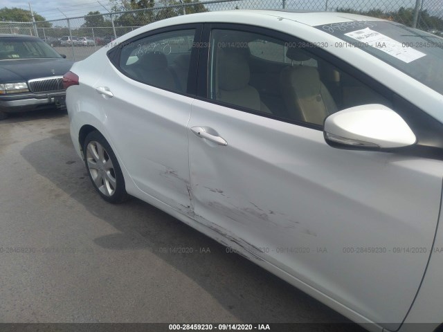 Photo 5 VIN: 5NPDH4AE3CH108227 - HYUNDAI ELANTRA 