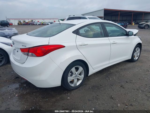 Photo 3 VIN: 5NPDH4AE3CH117185 - HYUNDAI ELANTRA 