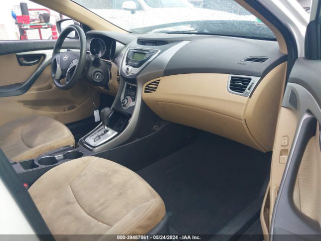 Photo 4 VIN: 5NPDH4AE3CH117185 - HYUNDAI ELANTRA 