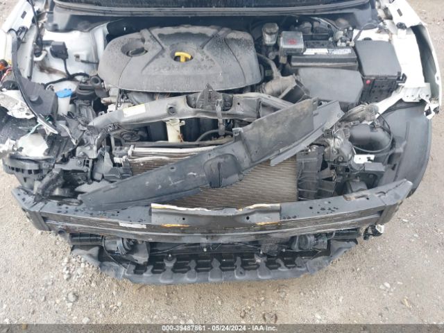 Photo 9 VIN: 5NPDH4AE3CH117185 - HYUNDAI ELANTRA 