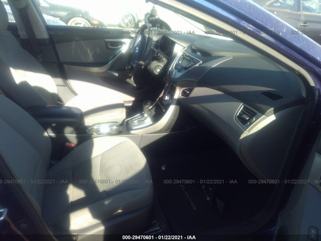 Photo 4 VIN: 5NPDH4AE3CH119017 - HYUNDAI ELANTRA 