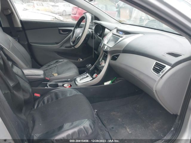 Photo 4 VIN: 5NPDH4AE3CH133791 - HYUNDAI ELANTRA 