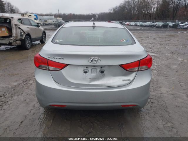 Photo 5 VIN: 5NPDH4AE3CH133791 - HYUNDAI ELANTRA 