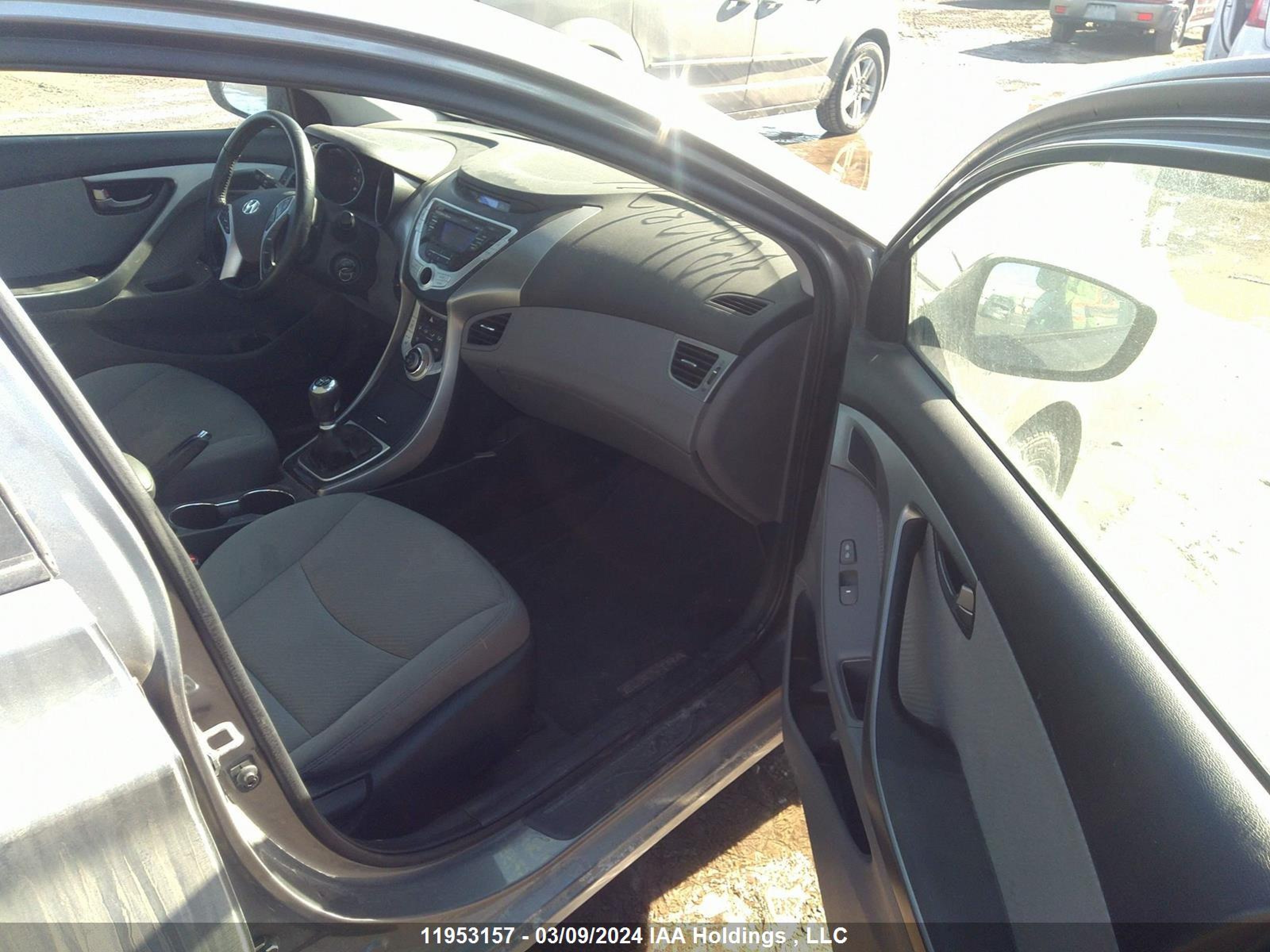 Photo 4 VIN: 5NPDH4AE3CH136142 - HYUNDAI ELANTRA 