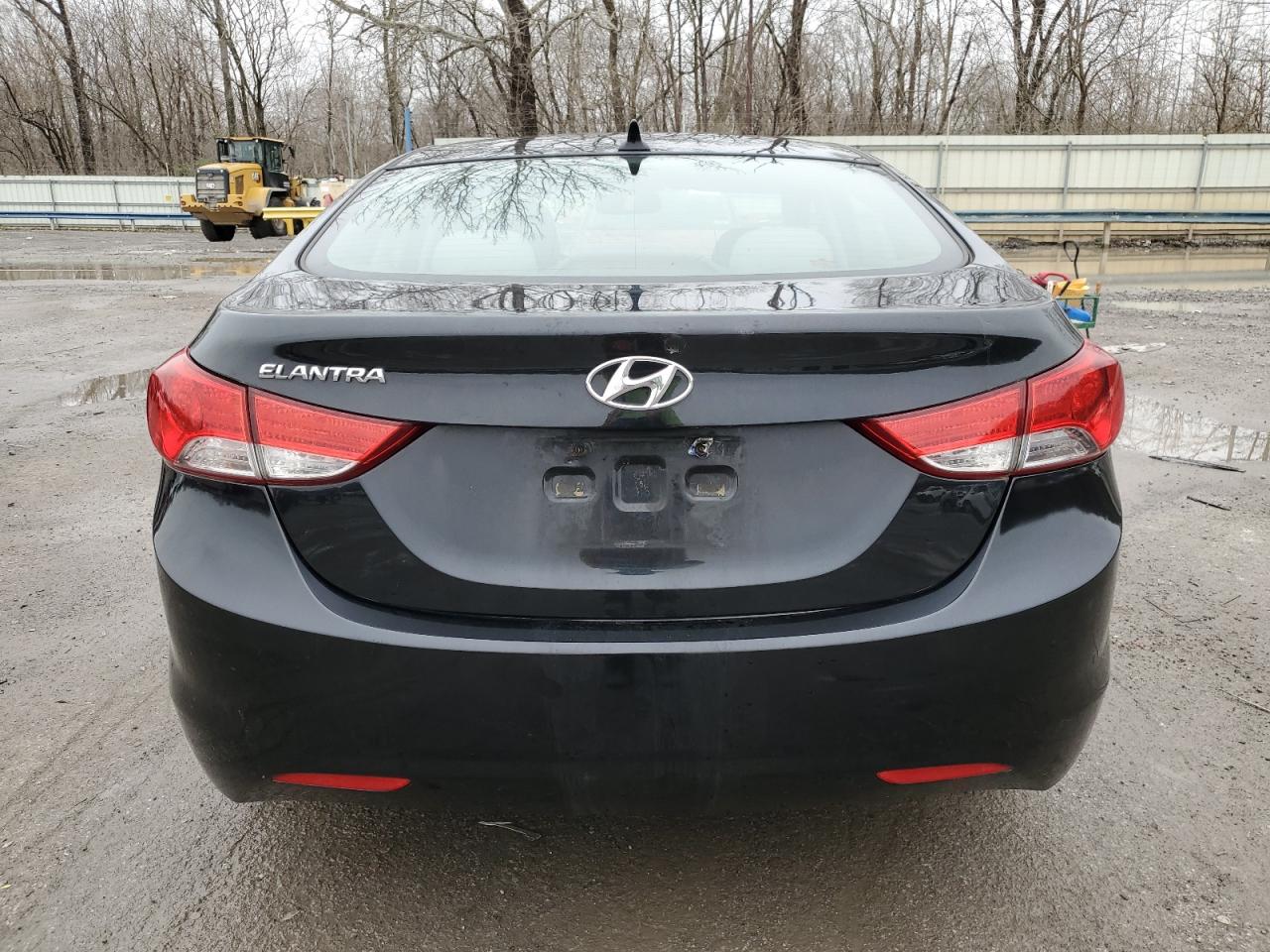 Photo 5 VIN: 5NPDH4AE3DH165156 - HYUNDAI ELANTRA 