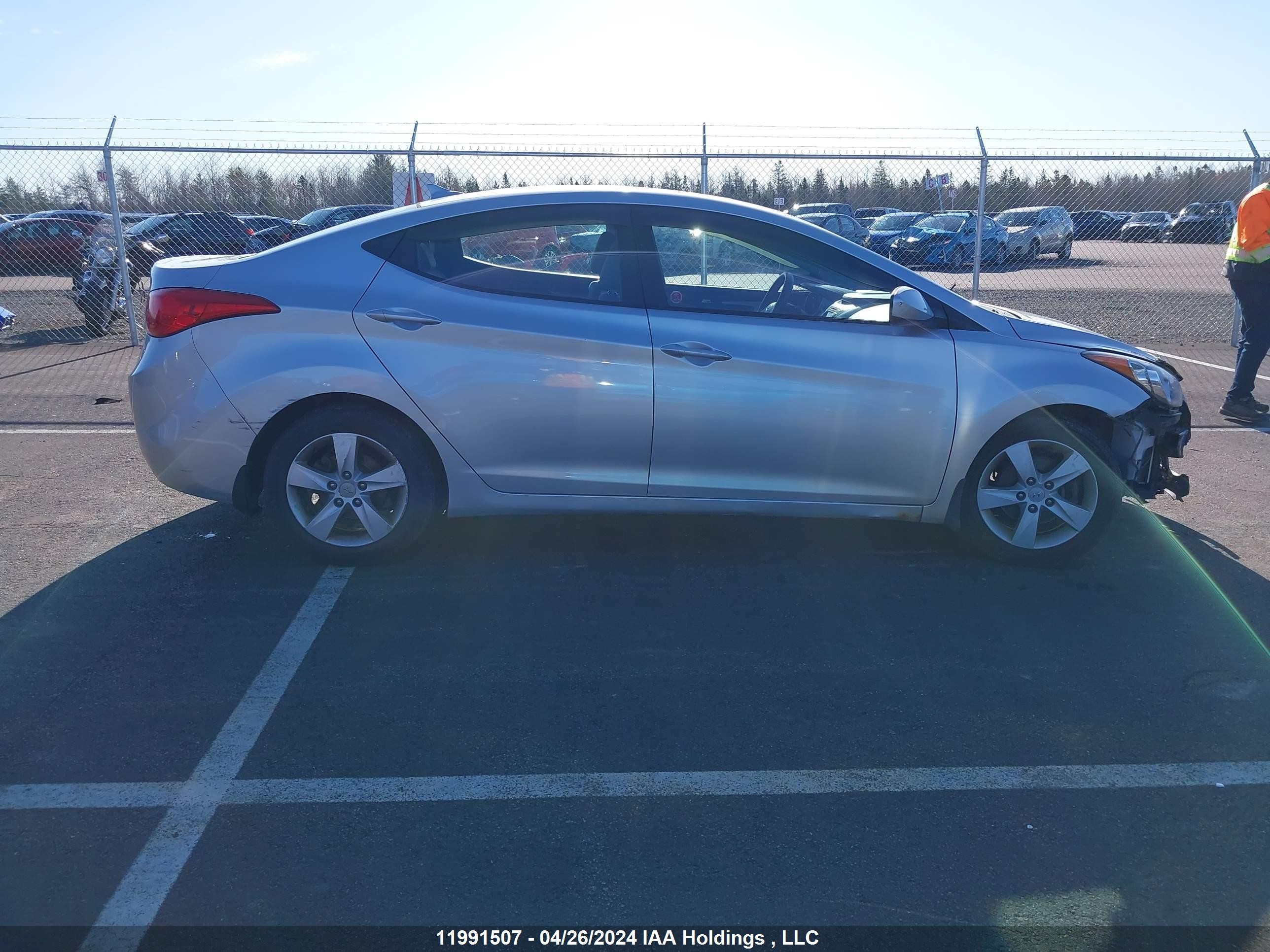 Photo 12 VIN: 5NPDH4AE3DH255925 - HYUNDAI ELANTRA 