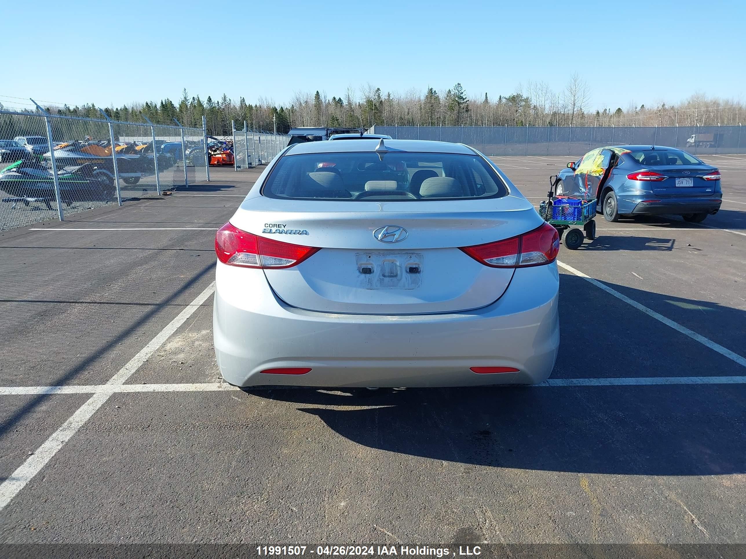 Photo 15 VIN: 5NPDH4AE3DH255925 - HYUNDAI ELANTRA 