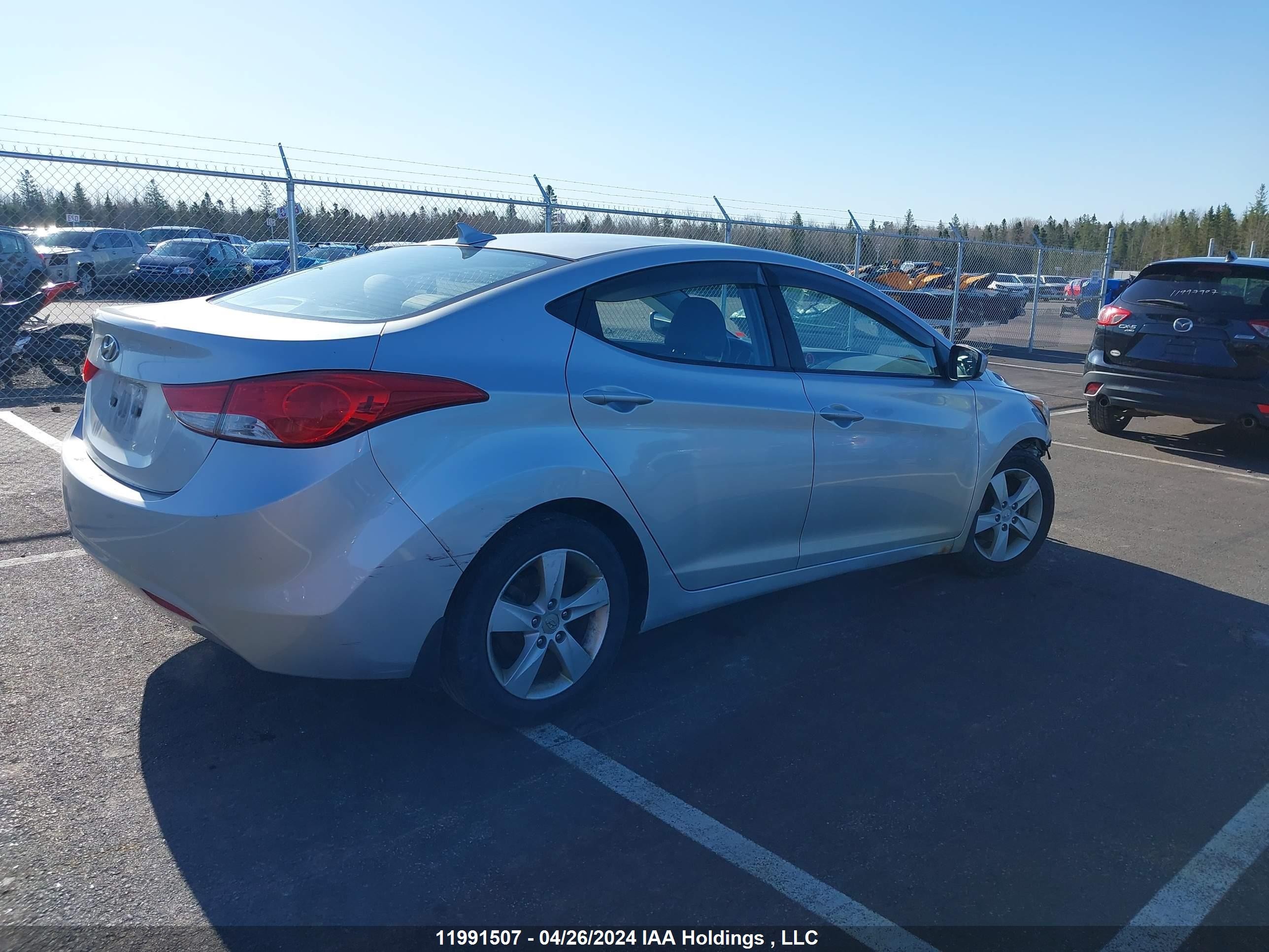 Photo 3 VIN: 5NPDH4AE3DH255925 - HYUNDAI ELANTRA 