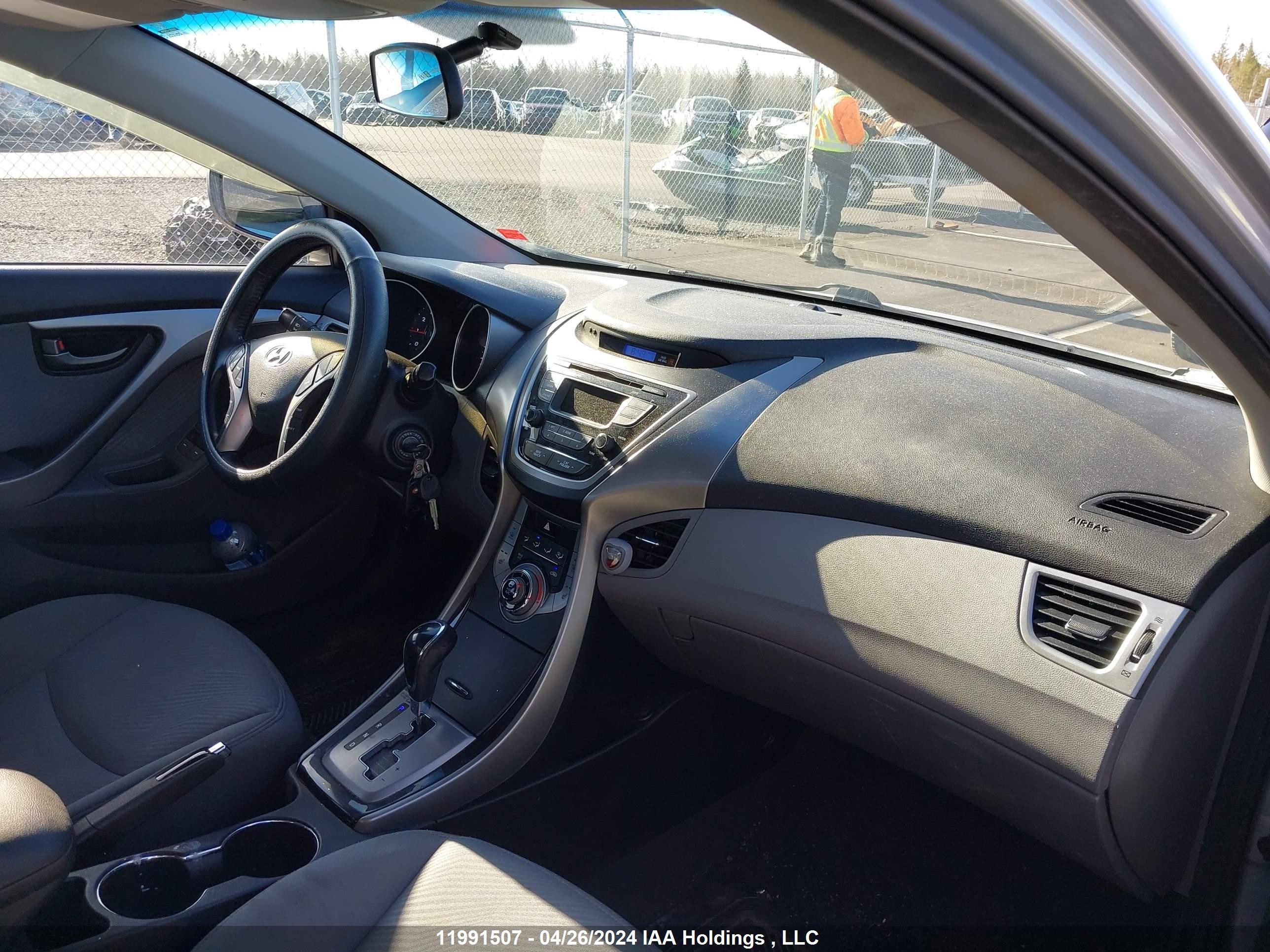 Photo 4 VIN: 5NPDH4AE3DH255925 - HYUNDAI ELANTRA 