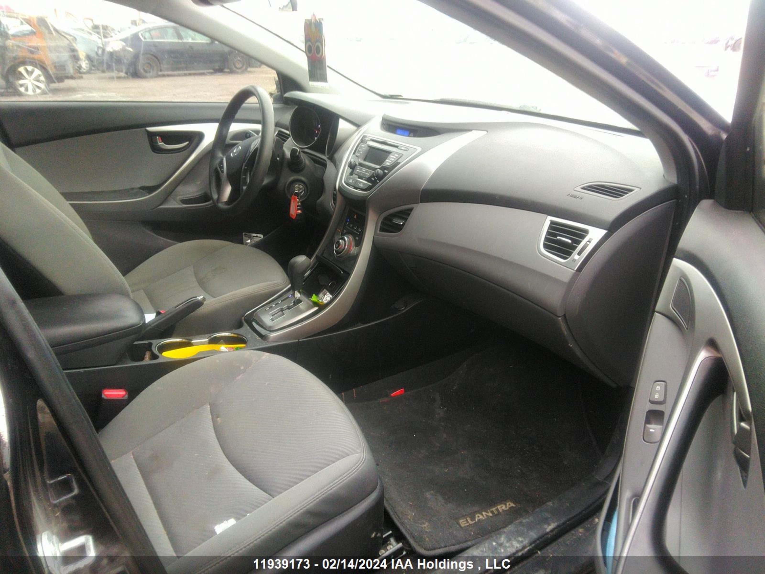 Photo 4 VIN: 5NPDH4AE3DH261854 - HYUNDAI ELANTRA 