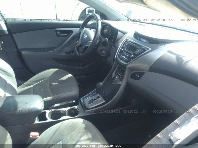 Photo 4 VIN: 5NPDH4AE3DH281327 - HYUNDAI ELANTRA 