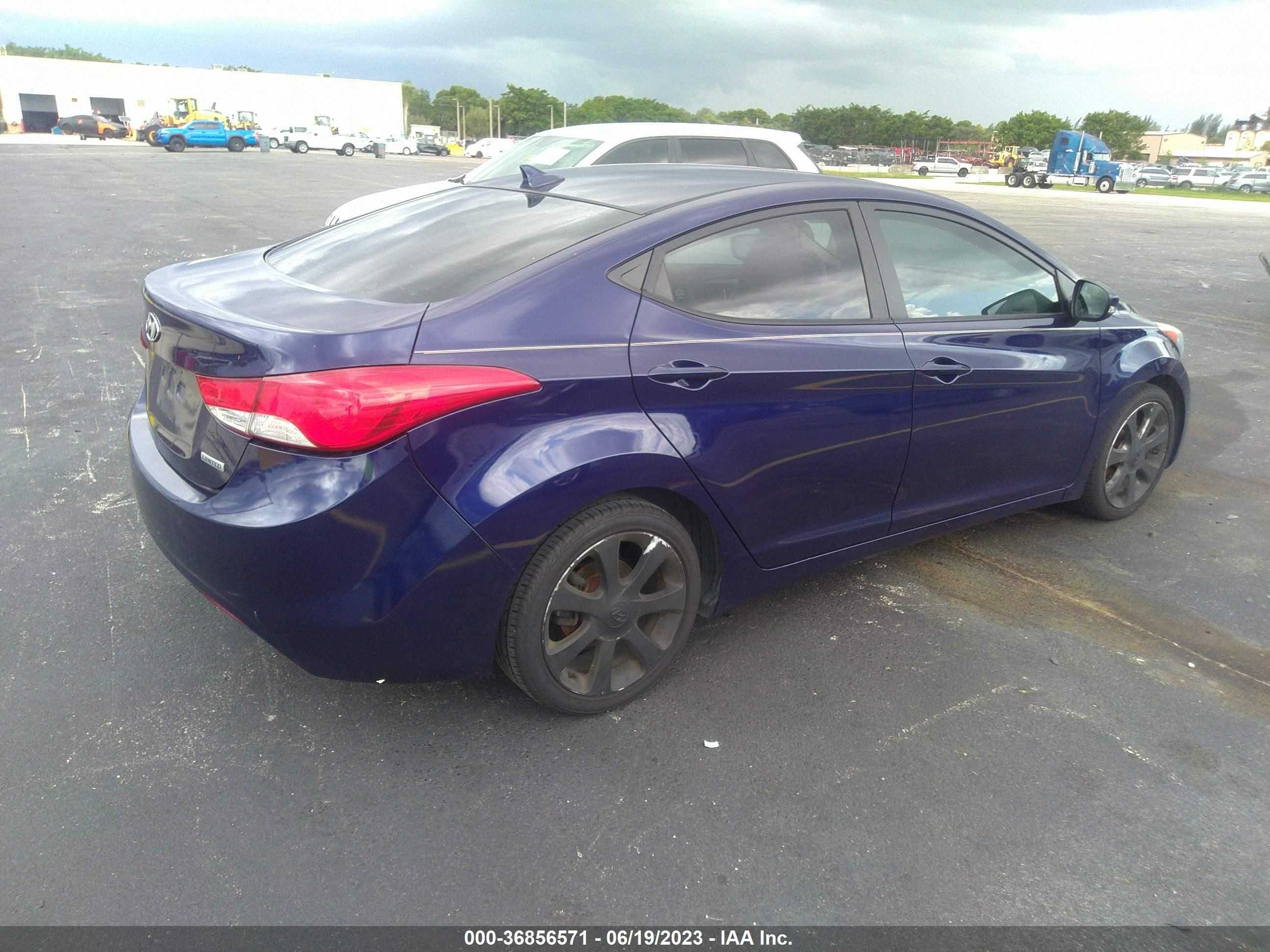 Photo 3 VIN: 5NPDH4AE3DH341364 - HYUNDAI ELANTRA 