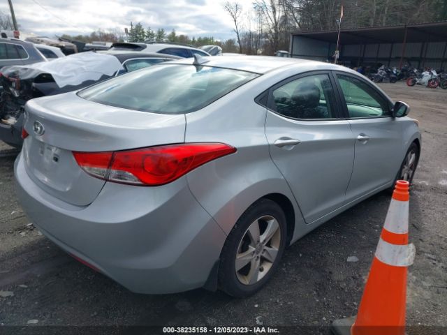 Photo 3 VIN: 5NPDH4AE3DH381816 - HYUNDAI ELANTRA 