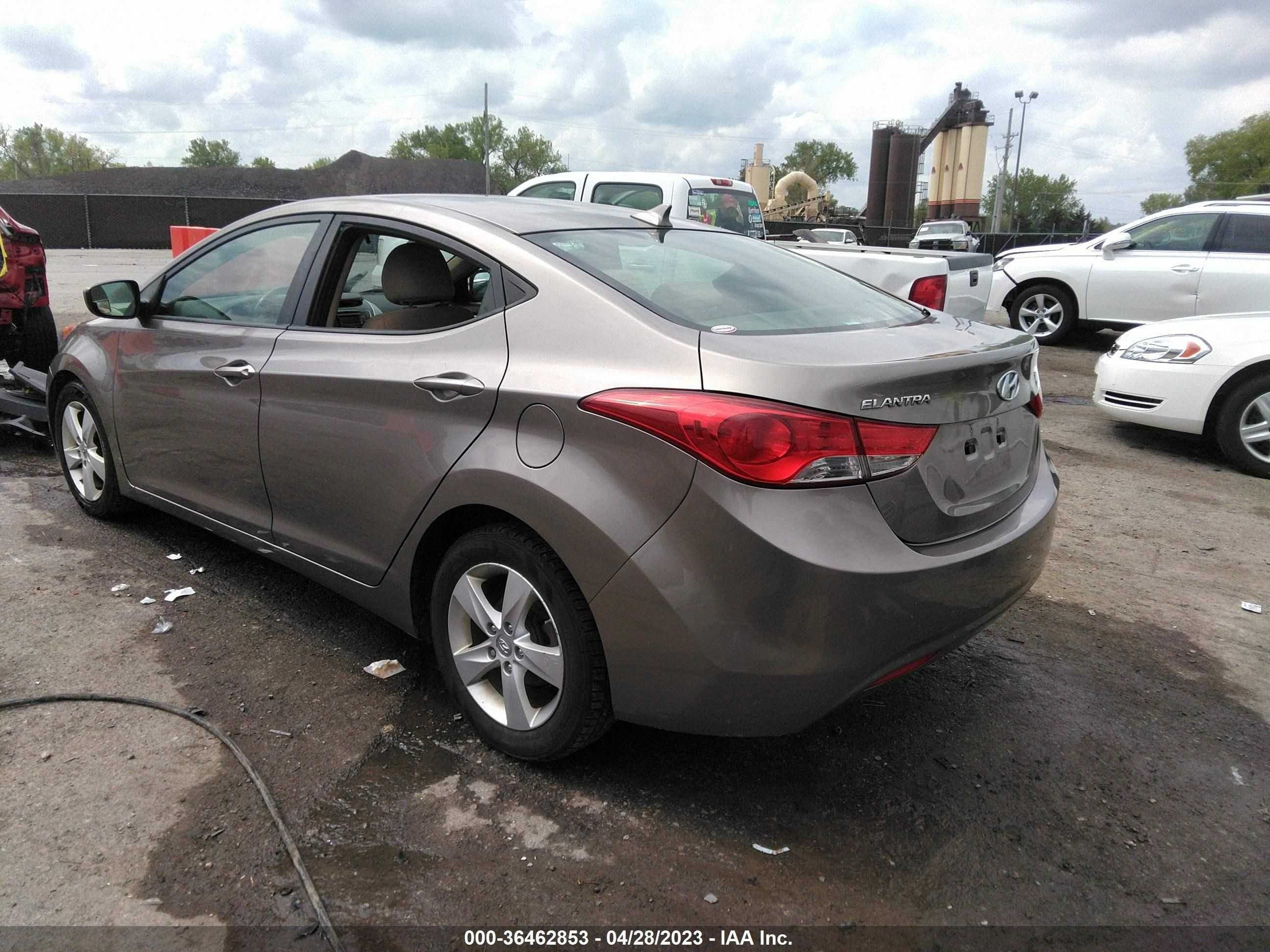 Photo 2 VIN: 5NPDH4AE3DH382738 - HYUNDAI ELANTRA 