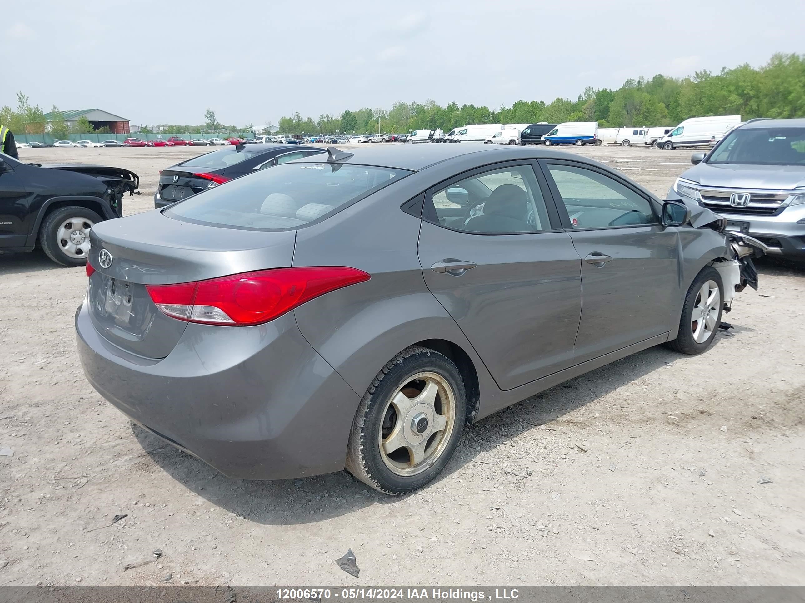 Photo 3 VIN: 5NPDH4AE3DH392184 - HYUNDAI ELANTRA 