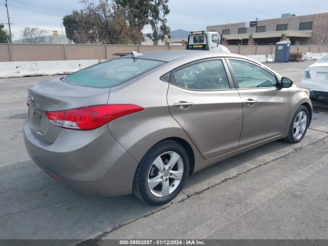 Photo 3 VIN: 5NPDH4AE3DH392833 - HYUNDAI ELANTRA 