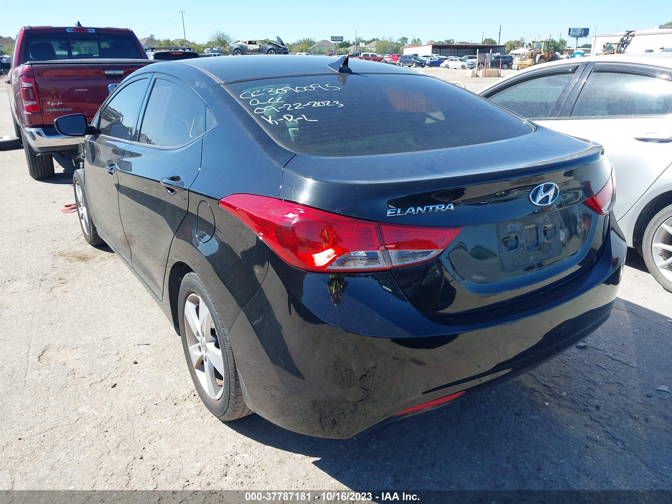 Photo 2 VIN: 5NPDH4AE3DH419884 - HYUNDAI ELANTRA 