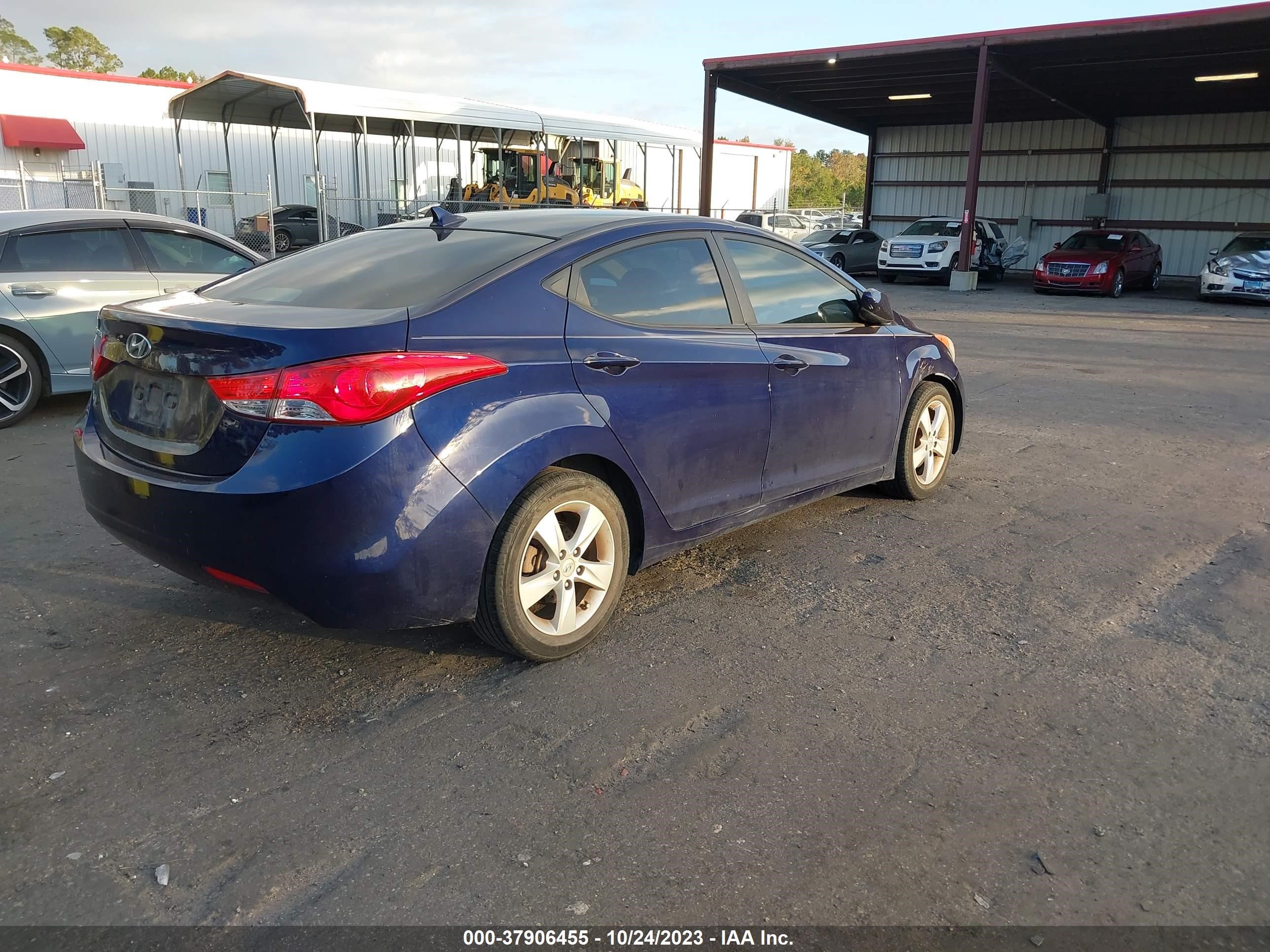 Photo 3 VIN: 5NPDH4AE3DH439312 - HYUNDAI ELANTRA 