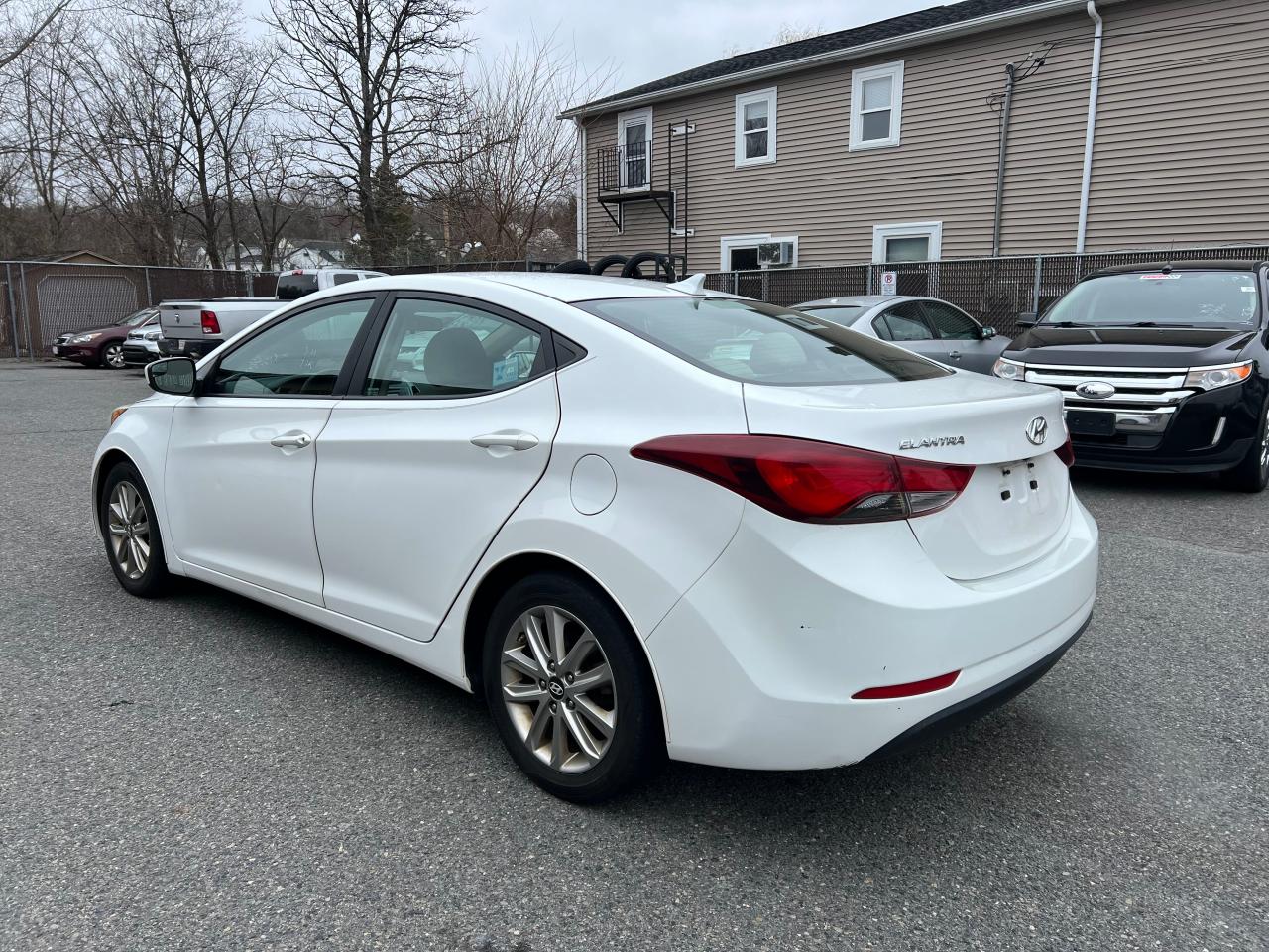 Photo 2 VIN: 5NPDH4AE3EH470903 - HYUNDAI ELANTRA 