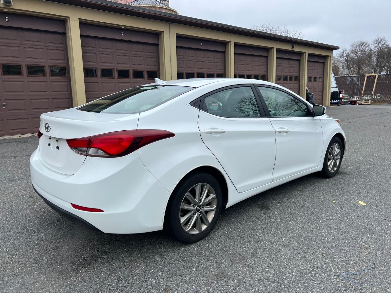 Photo 3 VIN: 5NPDH4AE3EH470903 - HYUNDAI ELANTRA 