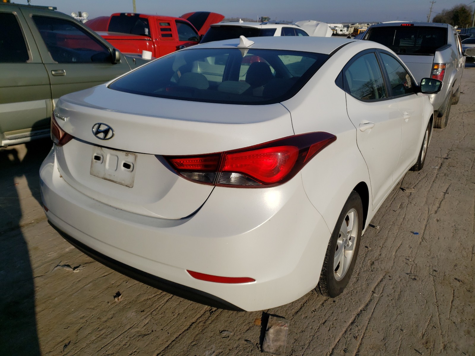 Photo 3 VIN: 5NPDH4AE3FH580500 - HYUNDAI ELANTRA SE 