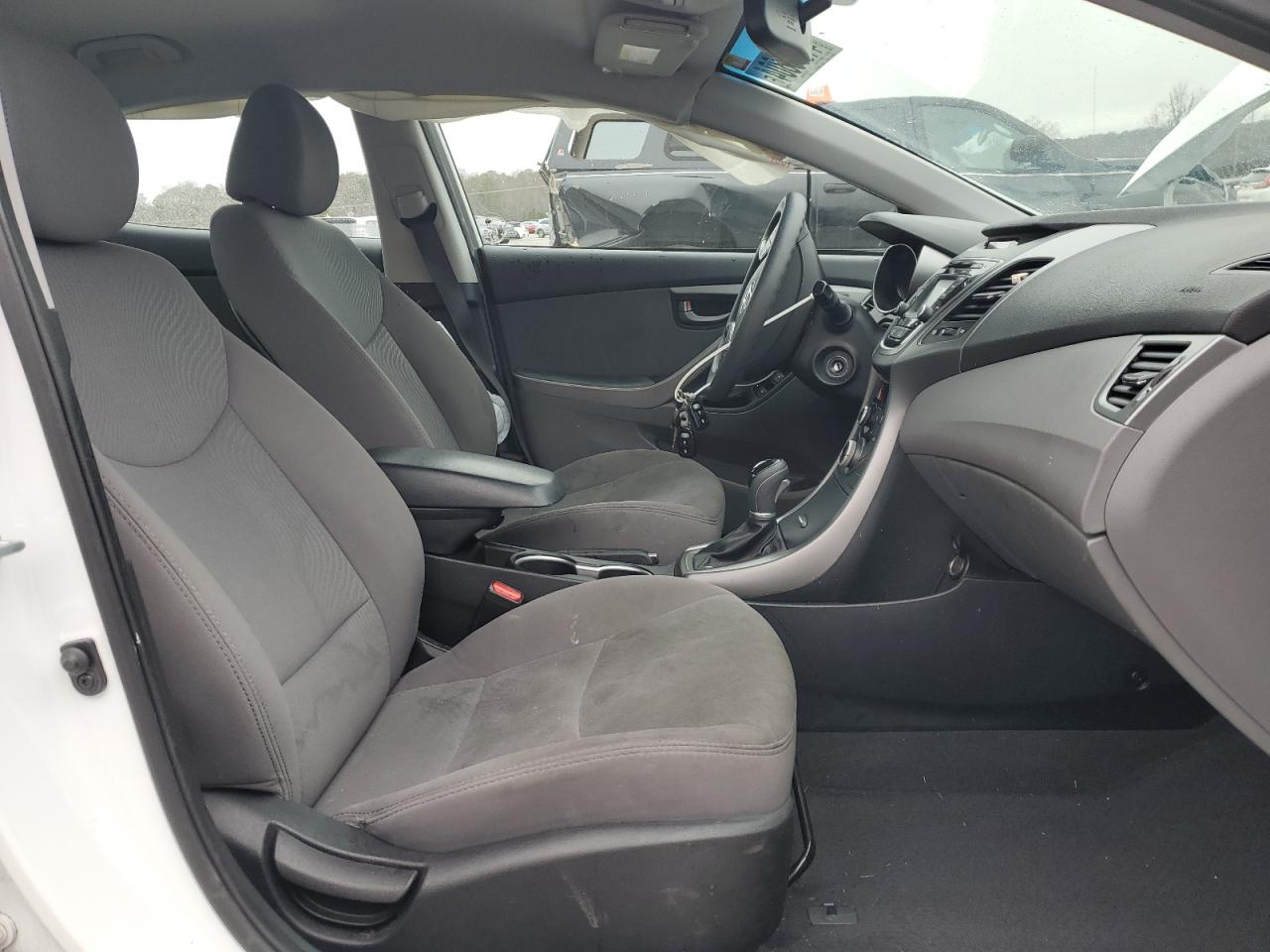 Photo 6 VIN: 5NPDH4AE3FH602026 - HYUNDAI ELANTRA 