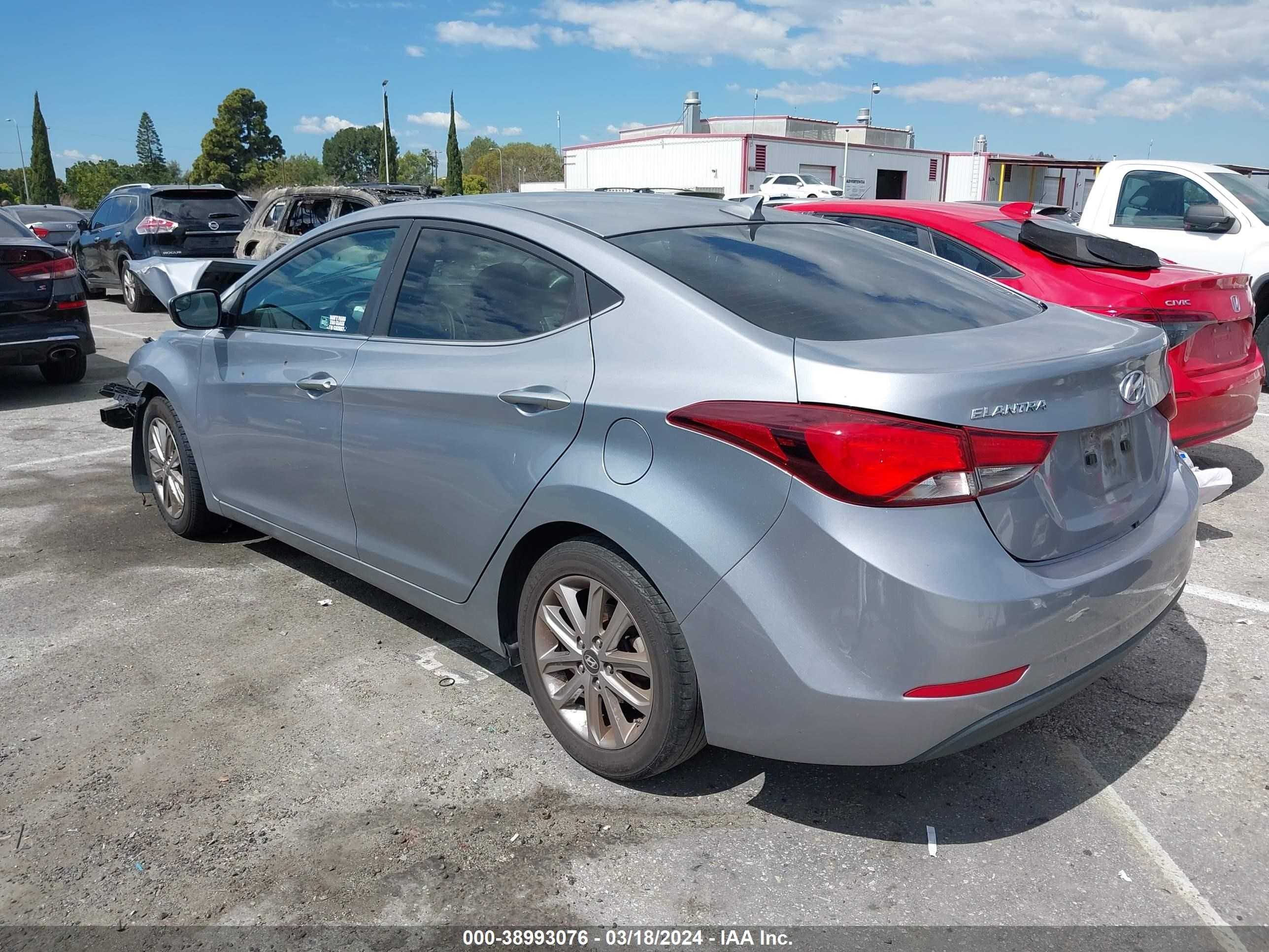 Photo 2 VIN: 5NPDH4AE3FH640985 - HYUNDAI ELANTRA 