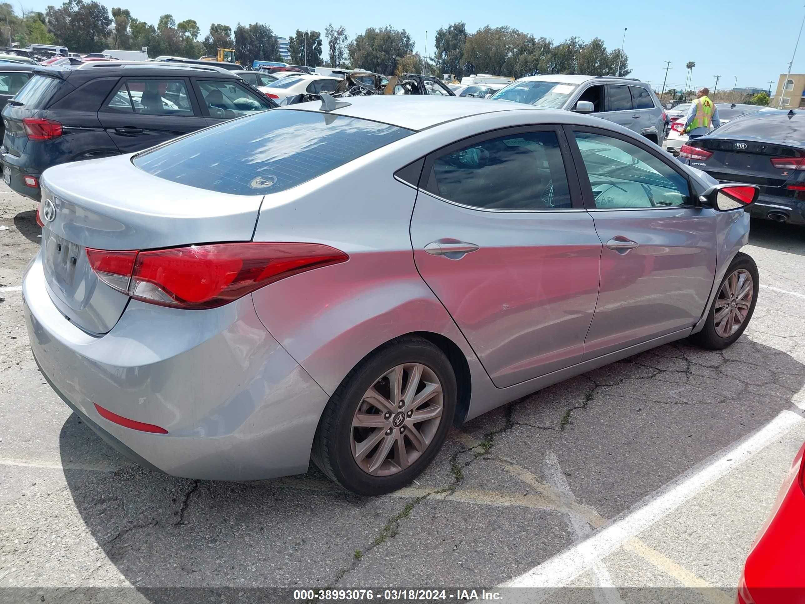 Photo 3 VIN: 5NPDH4AE3FH640985 - HYUNDAI ELANTRA 