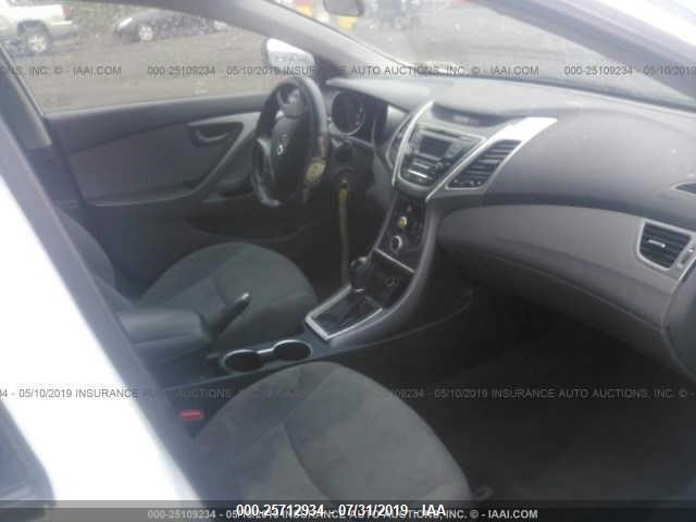 Photo 4 VIN: 5NPDH4AE3GH665533 - HYUNDAI ELANTRA 