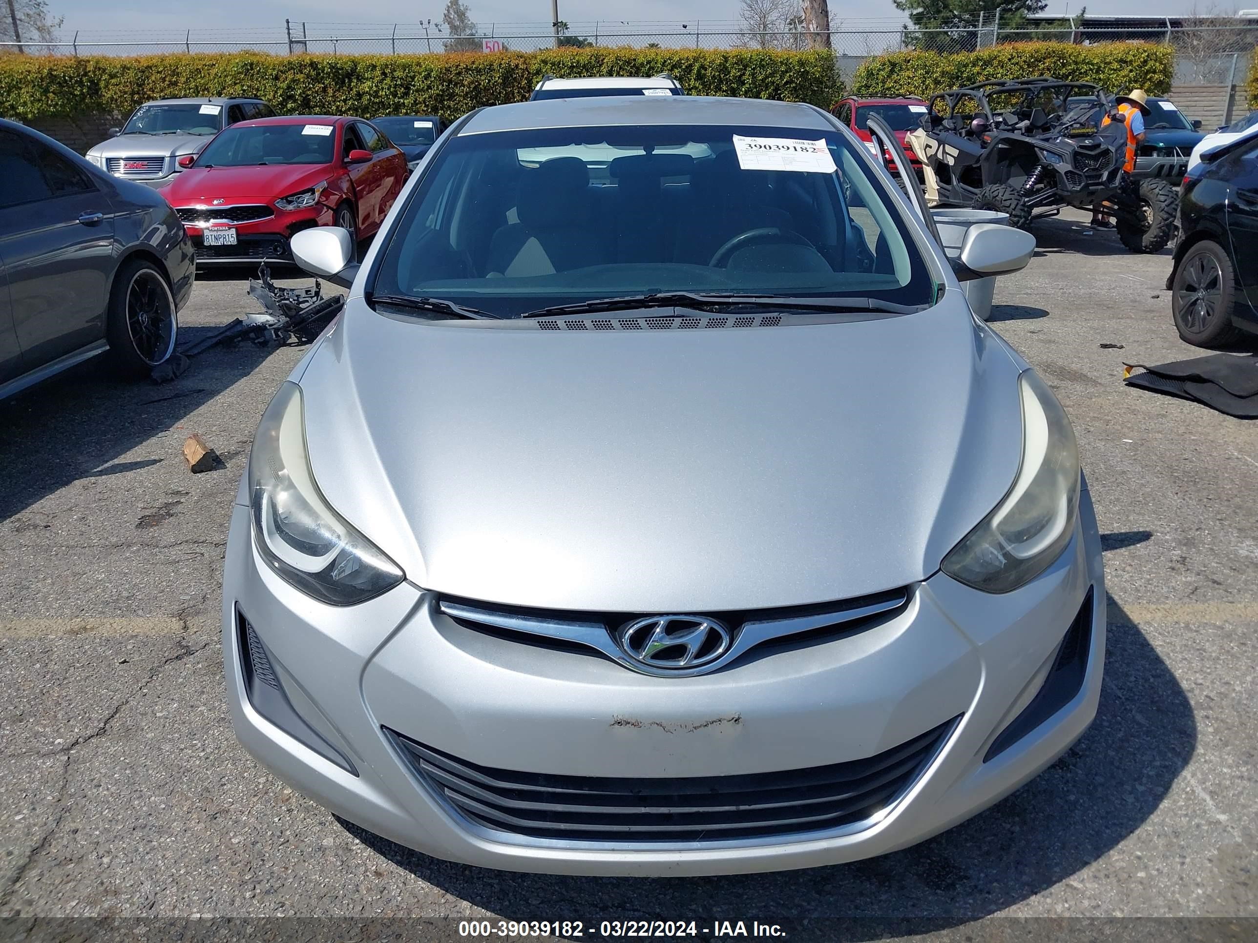 Photo 11 VIN: 5NPDH4AE3GH680582 - HYUNDAI ELANTRA 