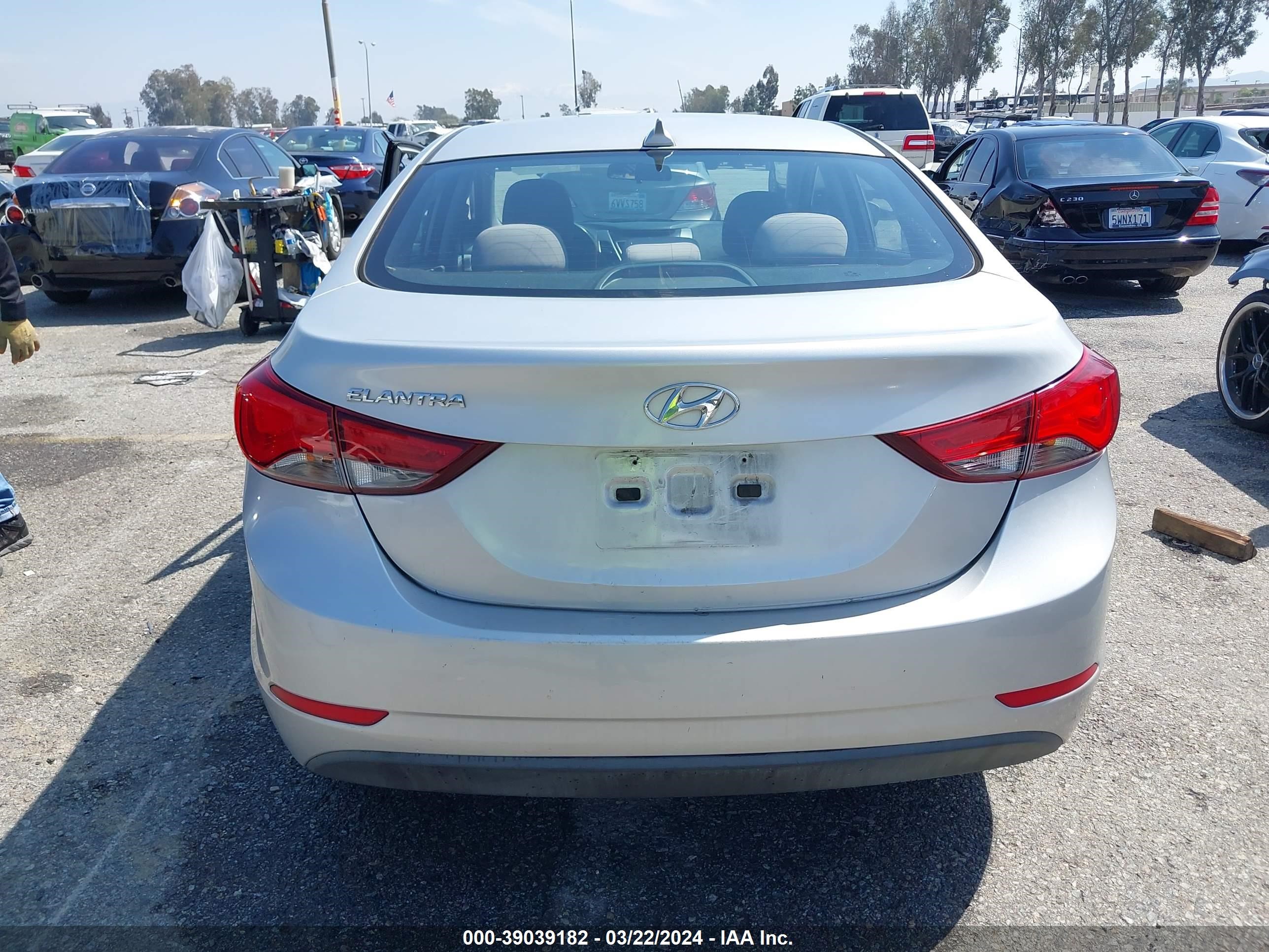 Photo 15 VIN: 5NPDH4AE3GH680582 - HYUNDAI ELANTRA 