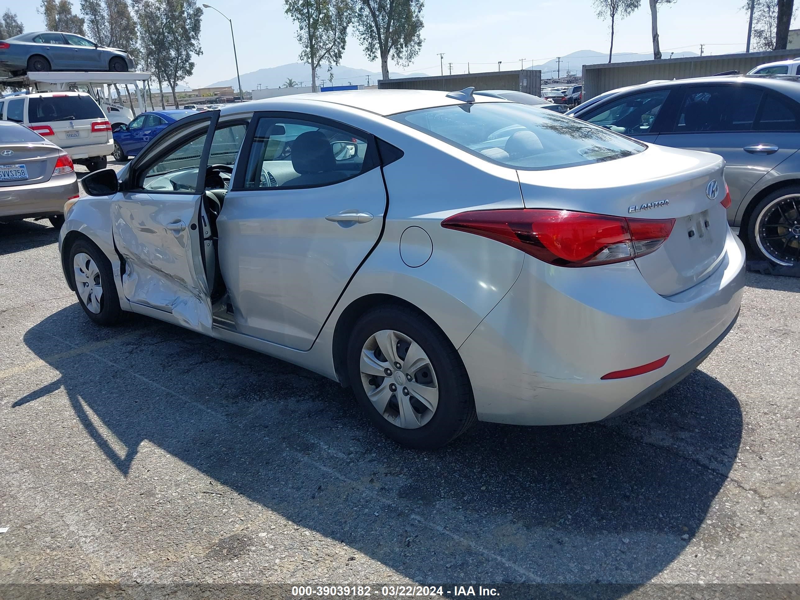 Photo 2 VIN: 5NPDH4AE3GH680582 - HYUNDAI ELANTRA 