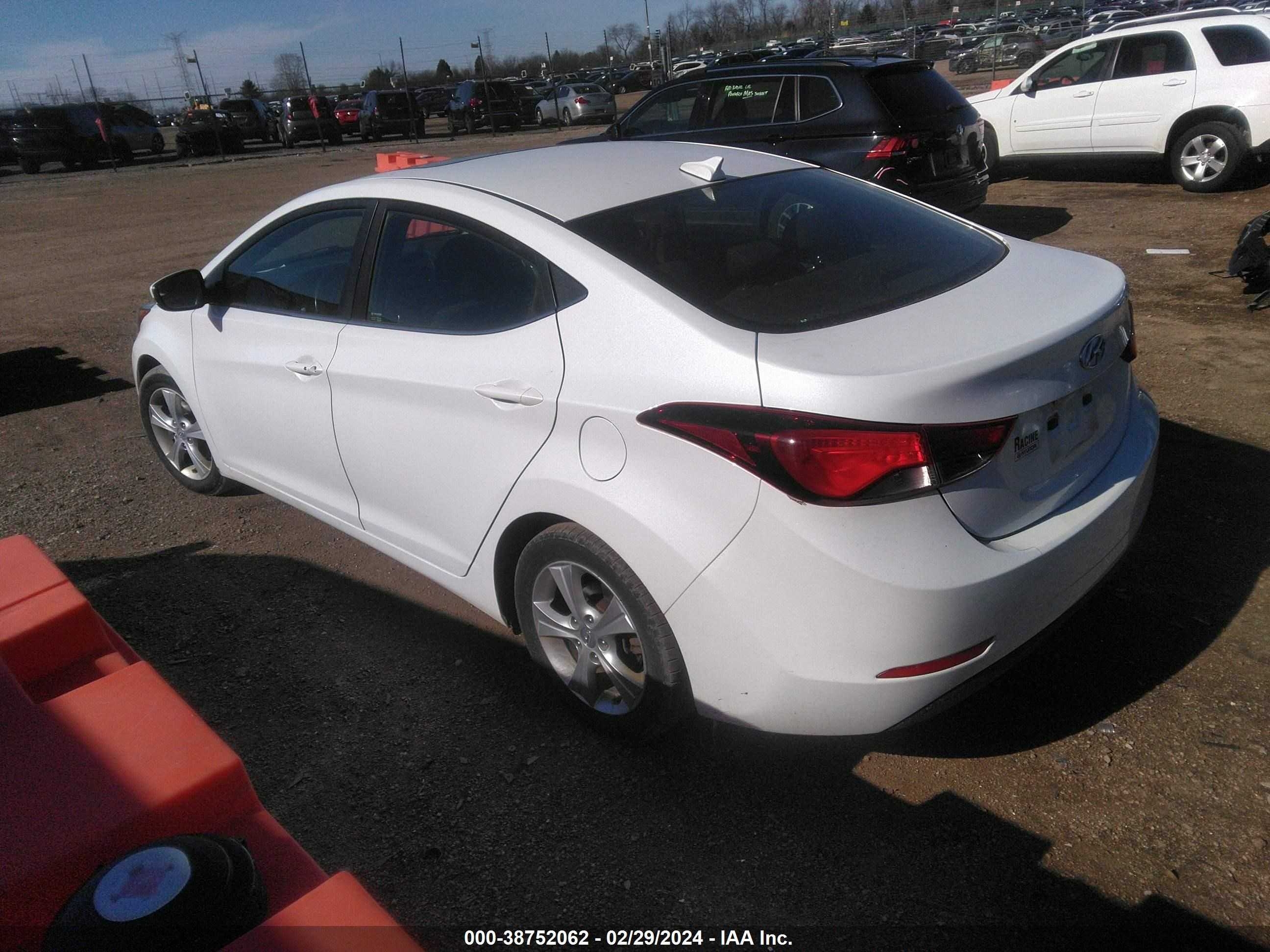 Photo 2 VIN: 5NPDH4AE3GH685068 - HYUNDAI ELANTRA 