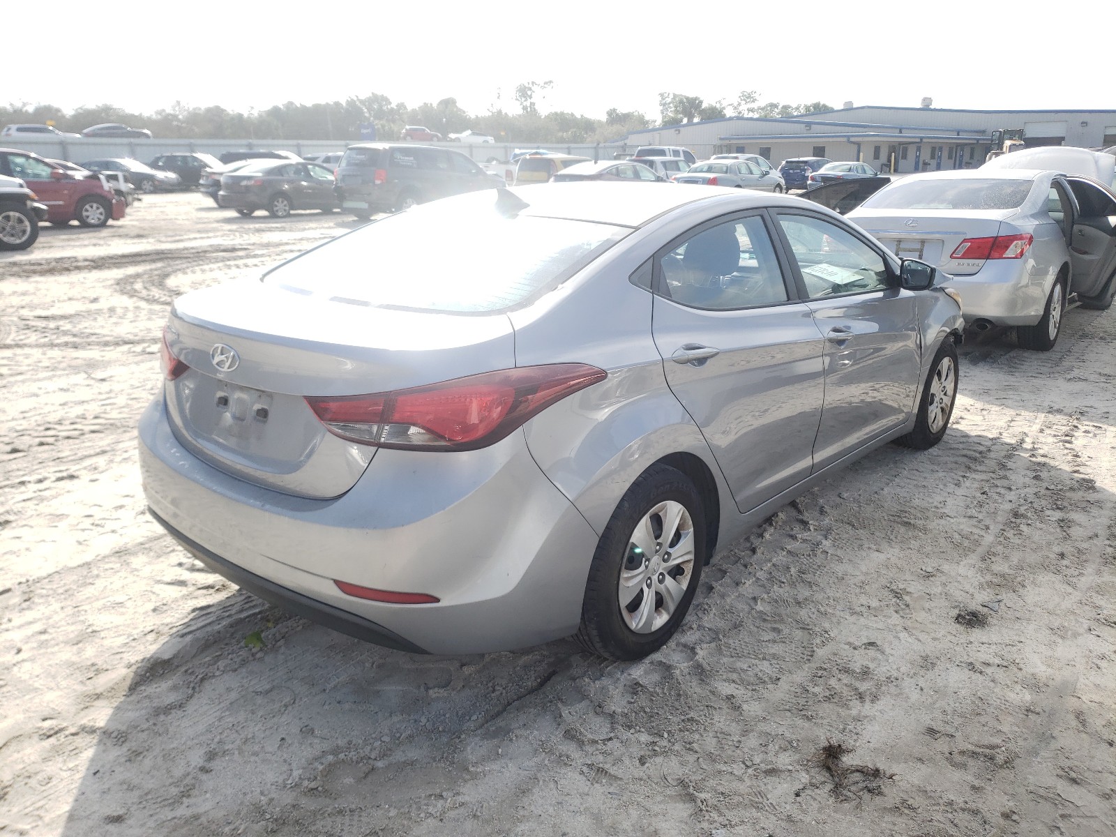 Photo 3 VIN: 5NPDH4AE3GH688374 - HYUNDAI ELANTRA SE 