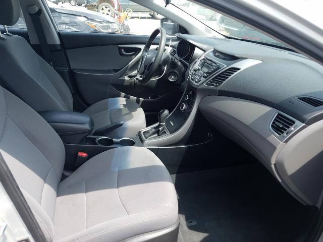 Photo 4 VIN: 5NPDH4AE3GH705397 - HYUNDAI ELANTRA SE 