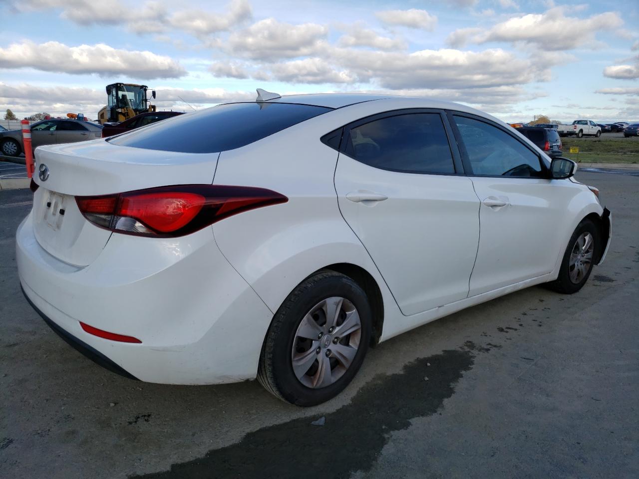 Photo 2 VIN: 5NPDH4AE3GH709482 - HYUNDAI ELANTRA 