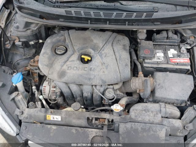 Photo 9 VIN: 5NPDH4AE3GH733975 - HYUNDAI ELANTRA 