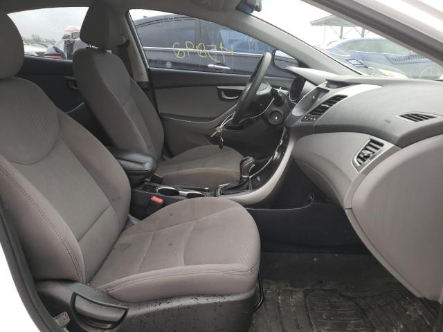 Photo 4 VIN: 5NPDH4AE3GH748069 - HYUNDAI ELANTRA SE 