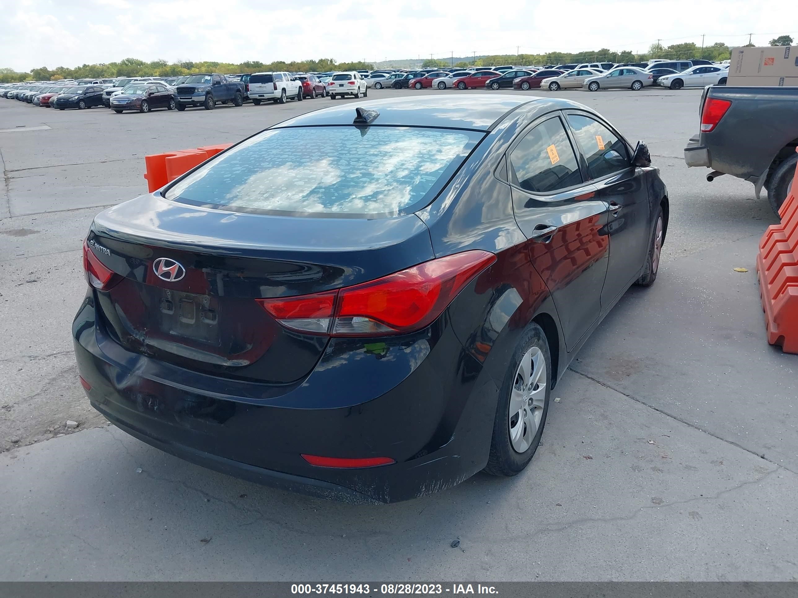 Photo 3 VIN: 5NPDH4AE3GH751070 - HYUNDAI ELANTRA 